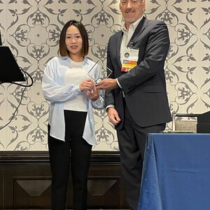 IPAC board director, Michael Blair, presenting the James C. Johnson Student Paper Award to 2023 winner Lingyue Li.